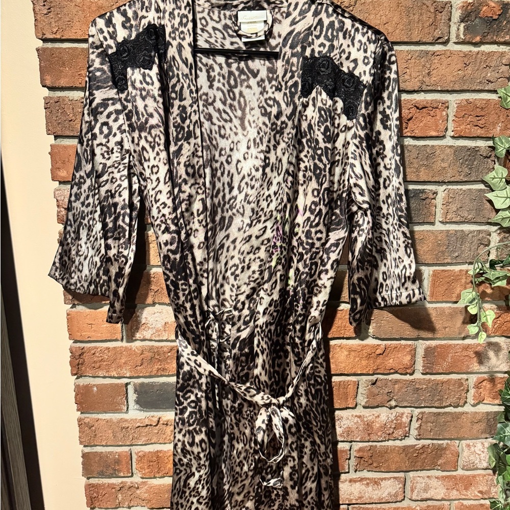 Leopard Print Kimono Robe - Picture 2 of 8